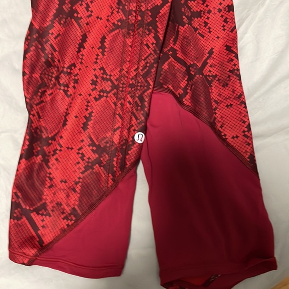 Like new LuLu lemon Capri Pants - Picture 3 of 3